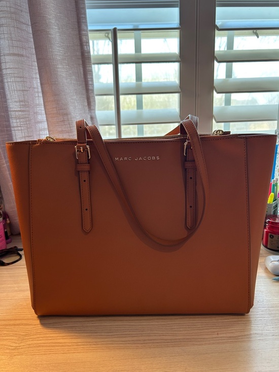 Marc Jacobs Handbags - Marc Jacobs Brown Leather Tote with Dual Shoulder Straps